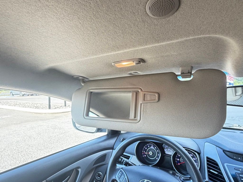 2016 Hyundai Elantra Image 24