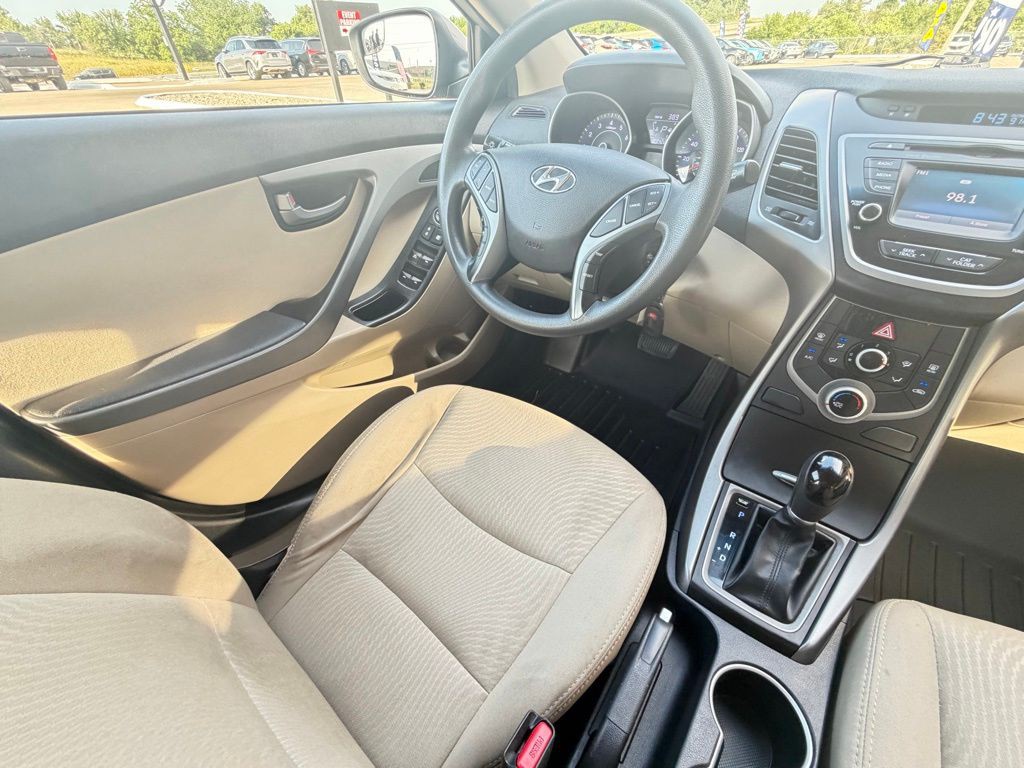 2016 Hyundai Elantra Image 35