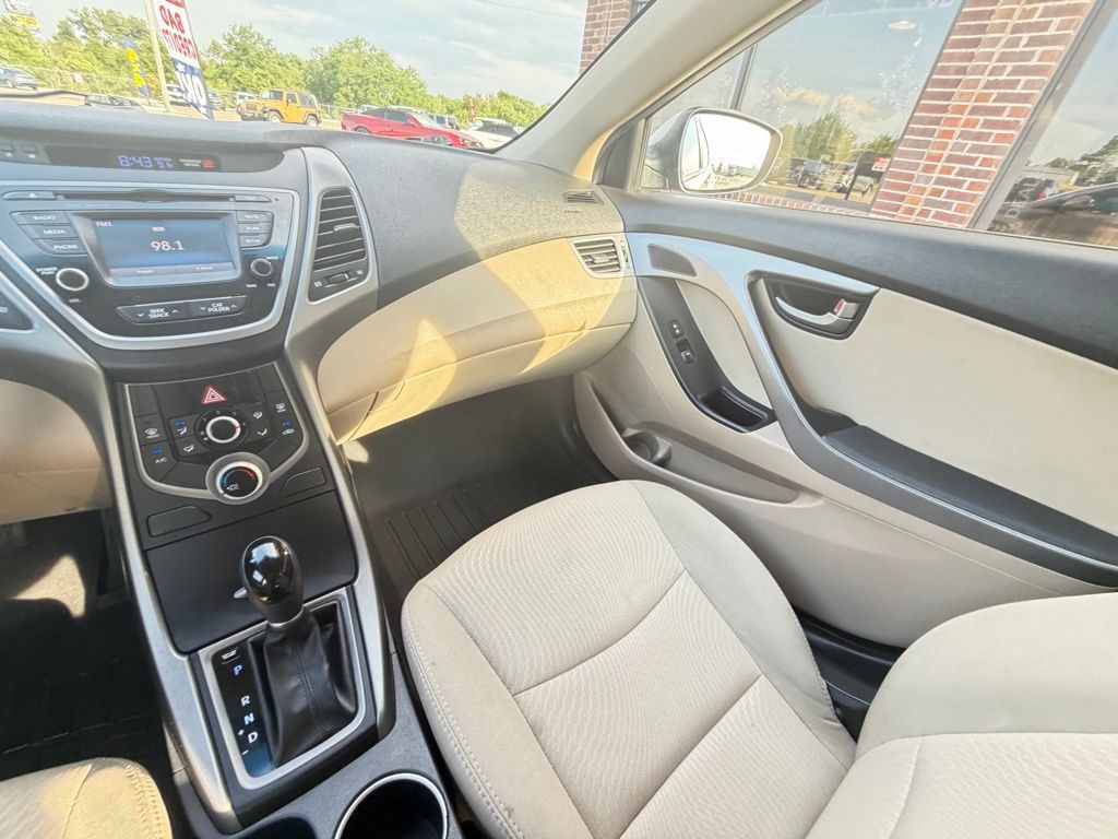 2016 Hyundai Elantra Image 36