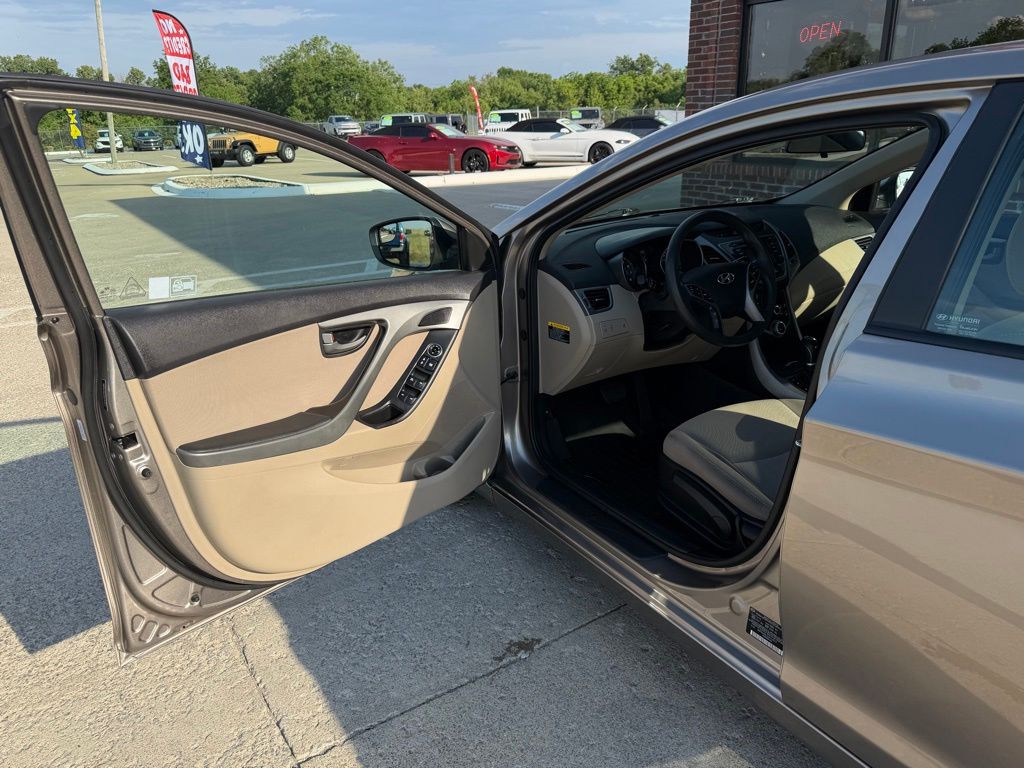 2016 Hyundai Elantra Image 37