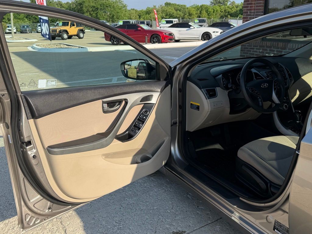 2016 Hyundai Elantra Image 38