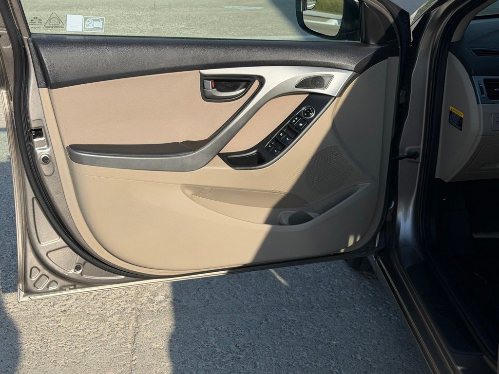 2016 Hyundai Elantra Image 39