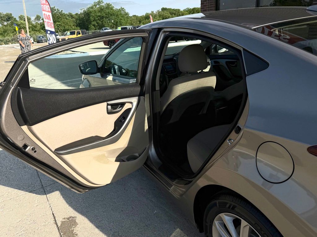 2016 Hyundai Elantra Image 40