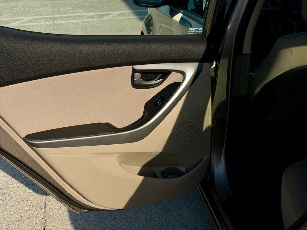 2016 Hyundai Elantra Image 41