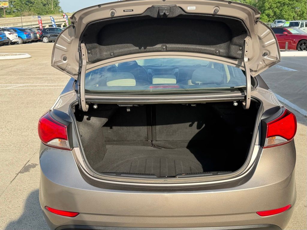2016 Hyundai Elantra Image 45