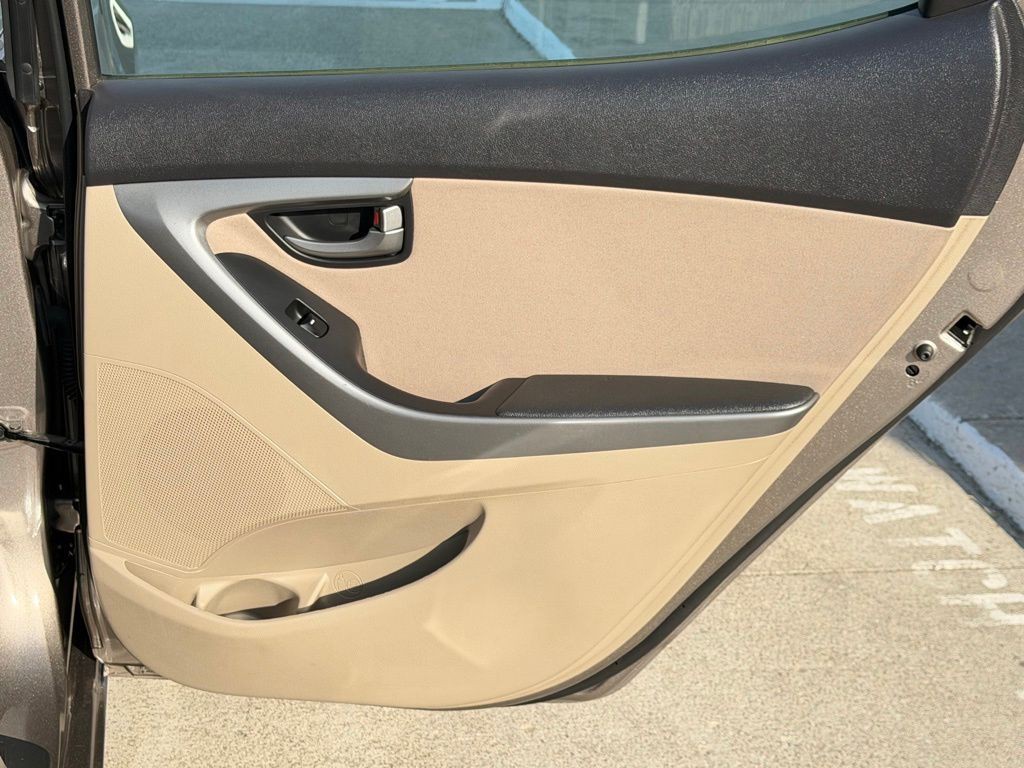 2016 Hyundai Elantra Image 48