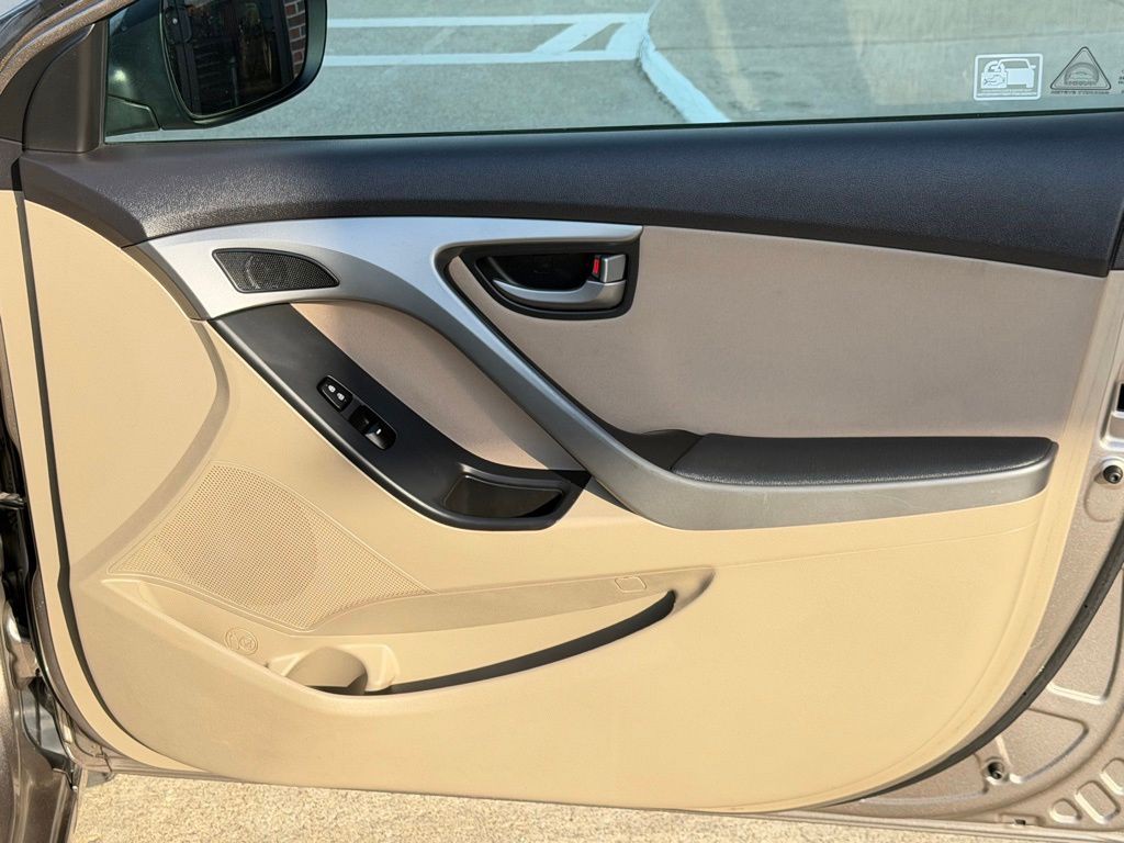 2016 Hyundai Elantra Image 52