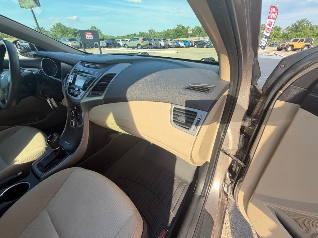2016 Hyundai Elantra Image 55