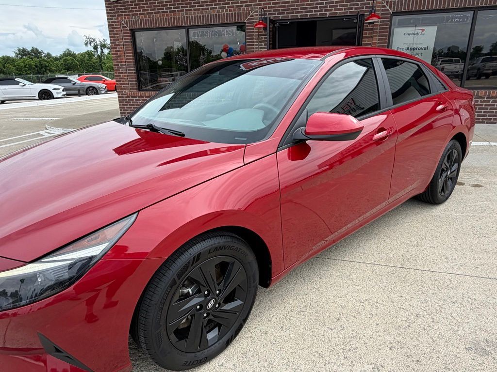 2023 Hyundai Elantra Image 2