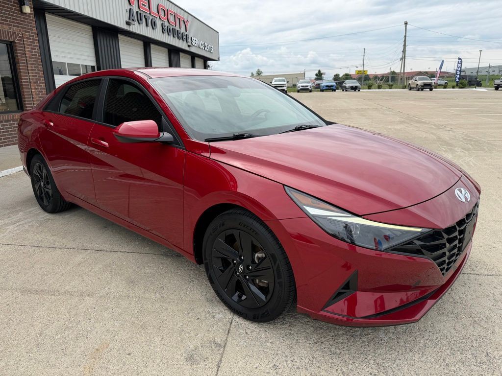 2023 Hyundai Elantra Image 3