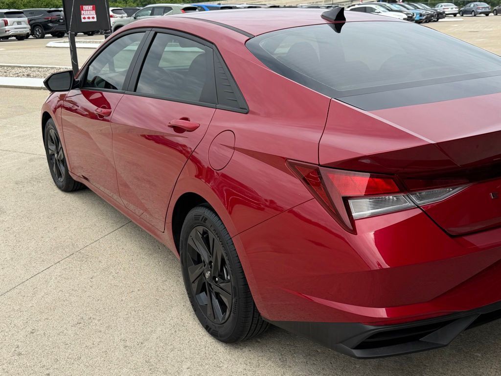 2023 Hyundai Elantra Image 8