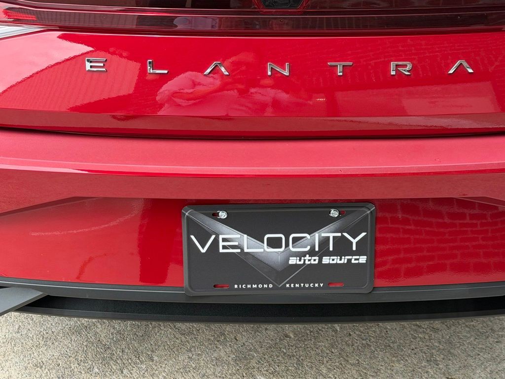 2023 Hyundai Elantra Image 12