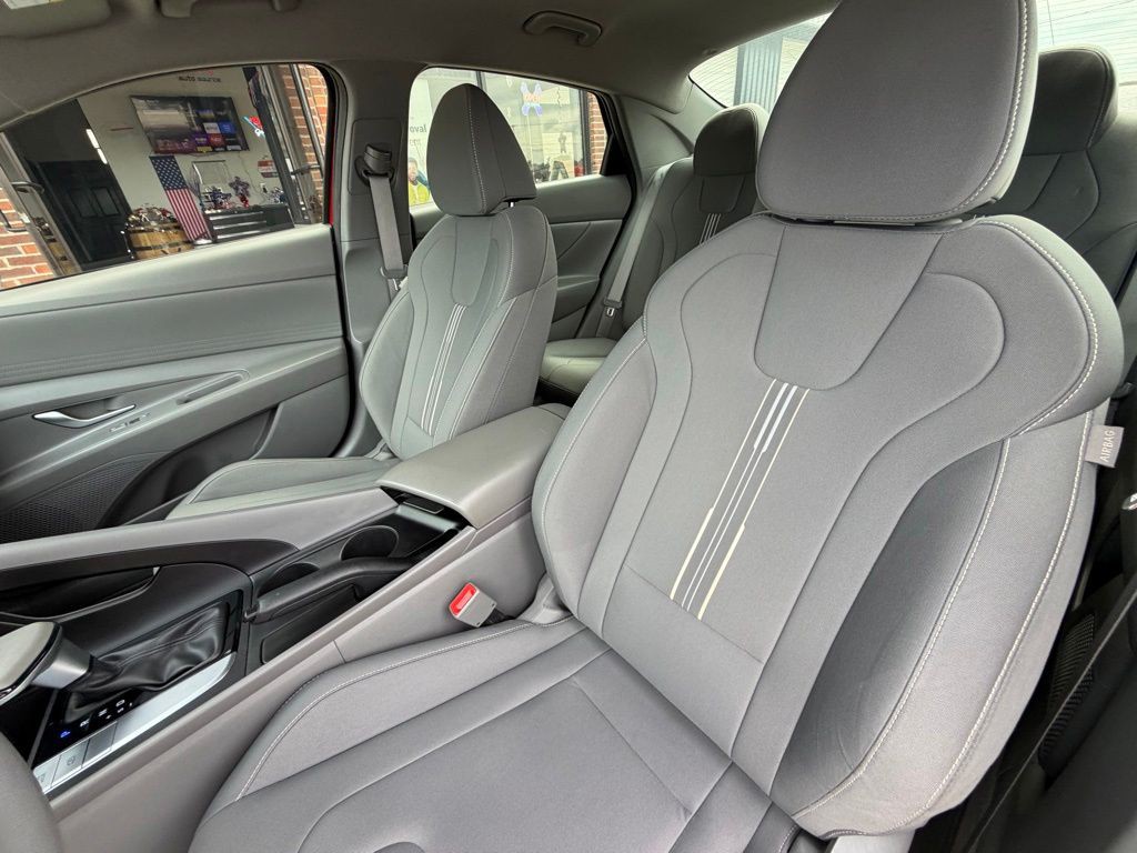 2023 Hyundai Elantra Image 15
