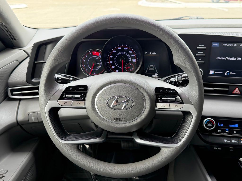 2023 Hyundai Elantra Image 19