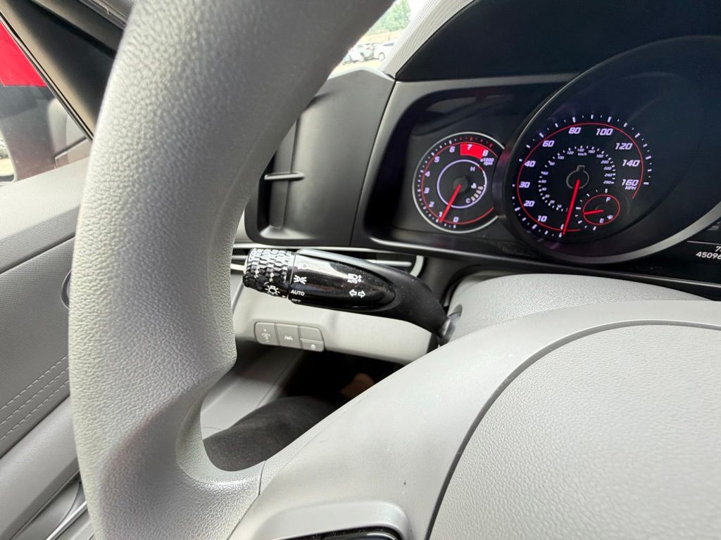 2023 Hyundai Elantra Image 22