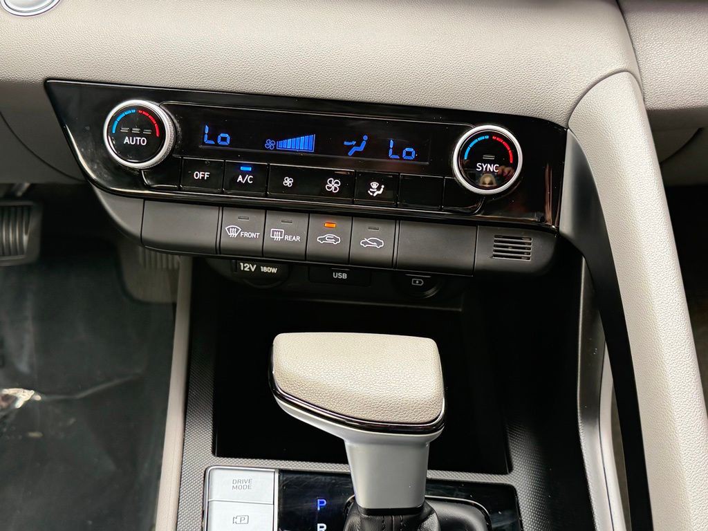 2023 Hyundai Elantra Image 32