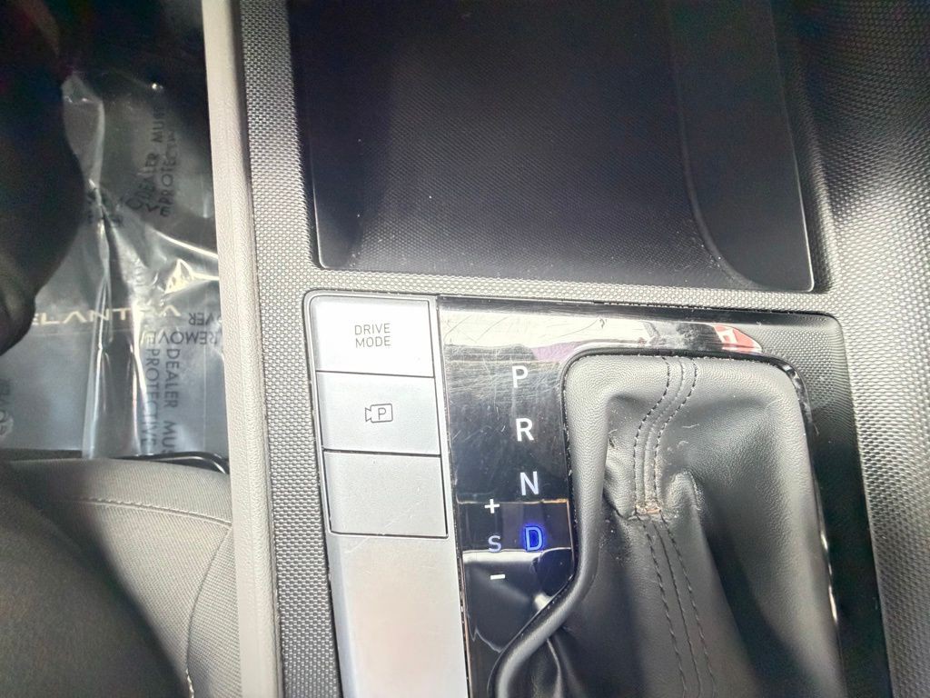 2023 Hyundai Elantra Image 33