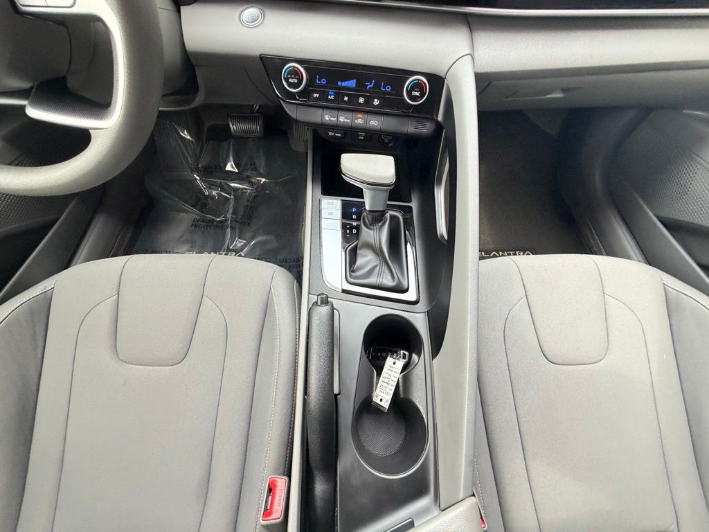 2023 Hyundai Elantra Image 35