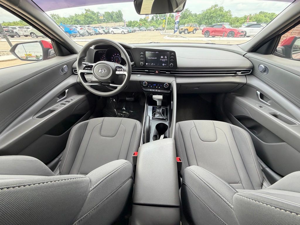 2023 Hyundai Elantra Image 36