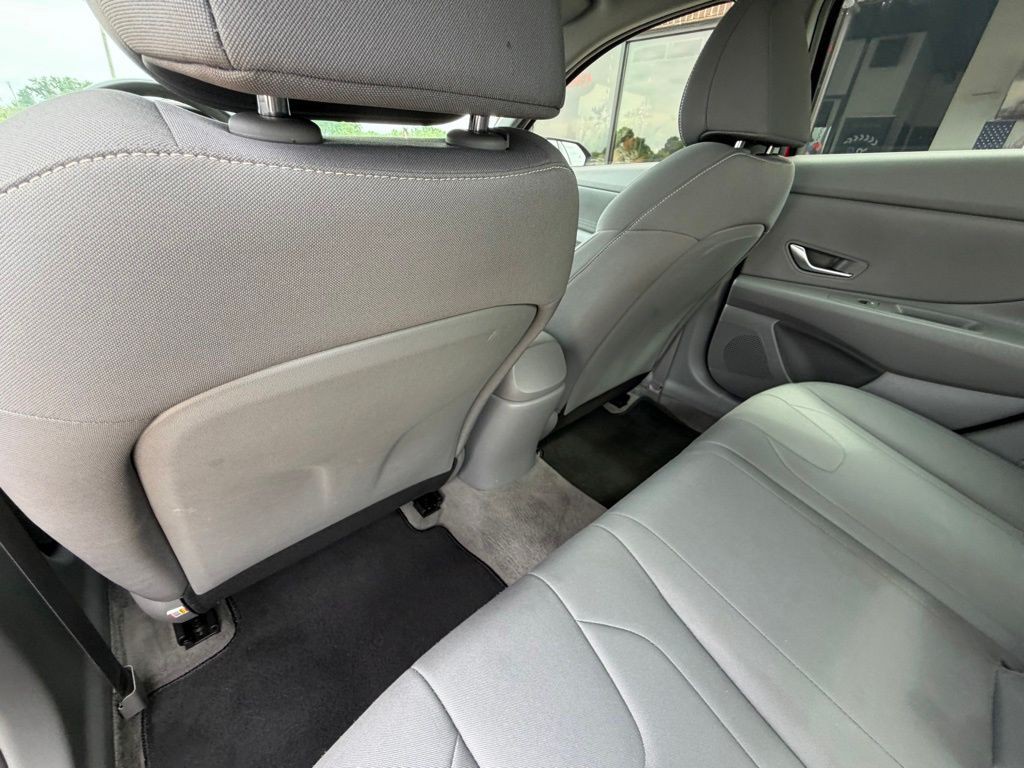 2023 Hyundai Elantra Image 47
