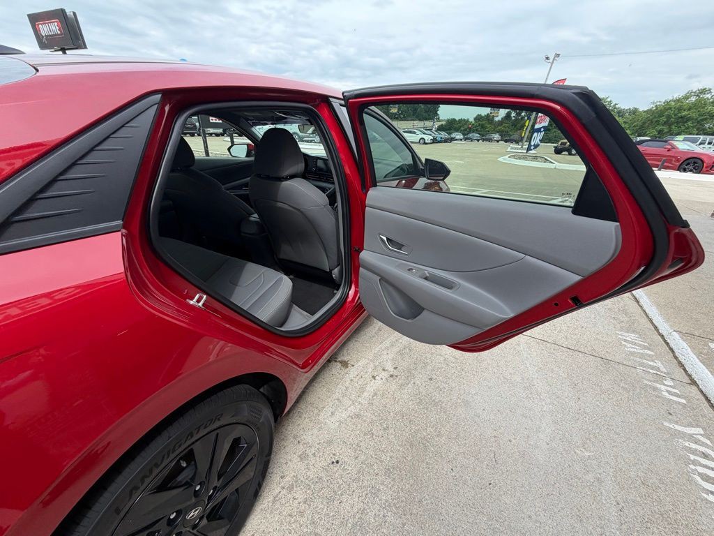2023 Hyundai Elantra Image 52