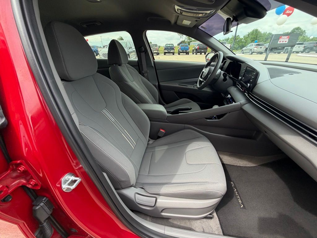 2023 Hyundai Elantra Image 57