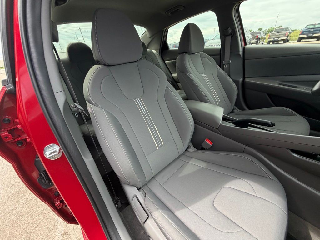 2023 Hyundai Elantra Image 58