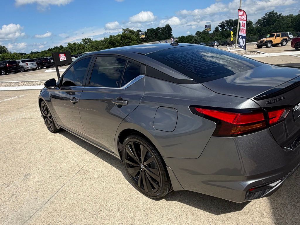 2022 Nissan Altima Image 8