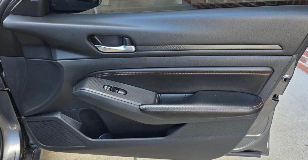 2022 Nissan Altima Image 35