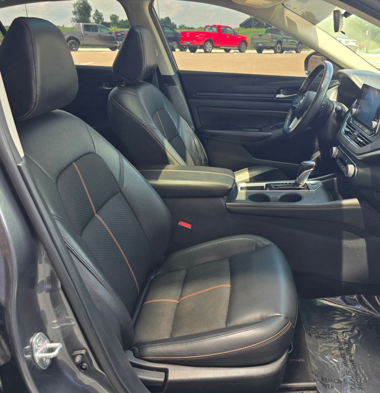 2022 Nissan Altima Image 36