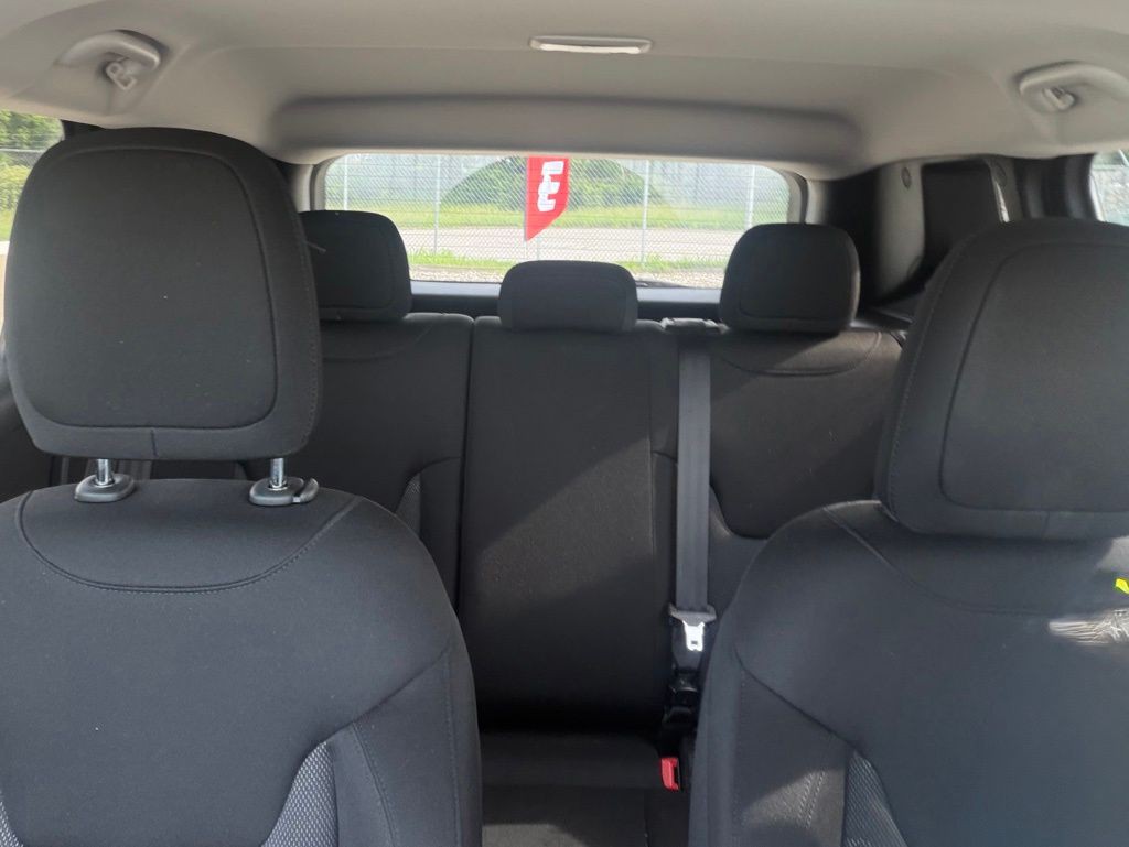 2017 Jeep Renegade Image 14