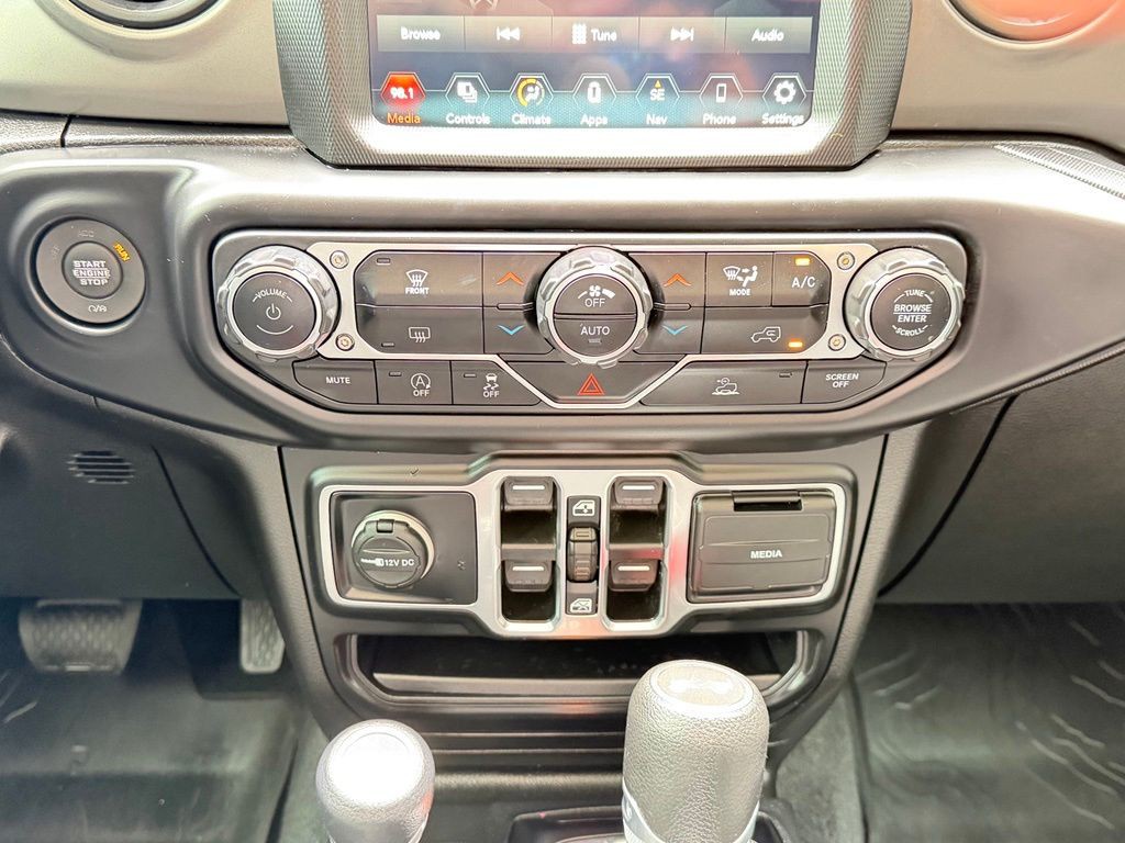 2022 Jeep Wrangler Image 35