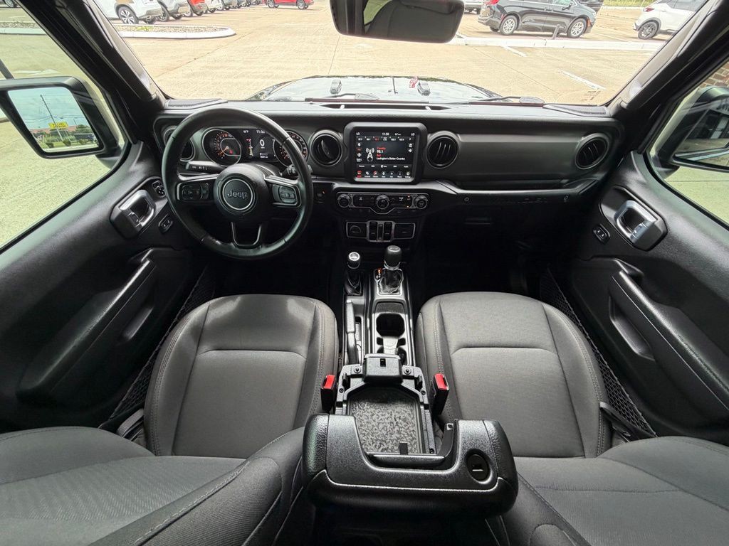 2022 Jeep Wrangler Image 38