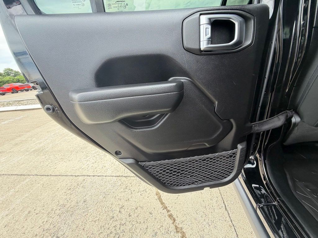 2022 Jeep Wrangler Image 43