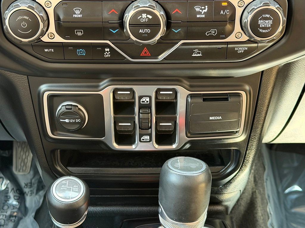 2023 Jeep Wrangler Image 38
