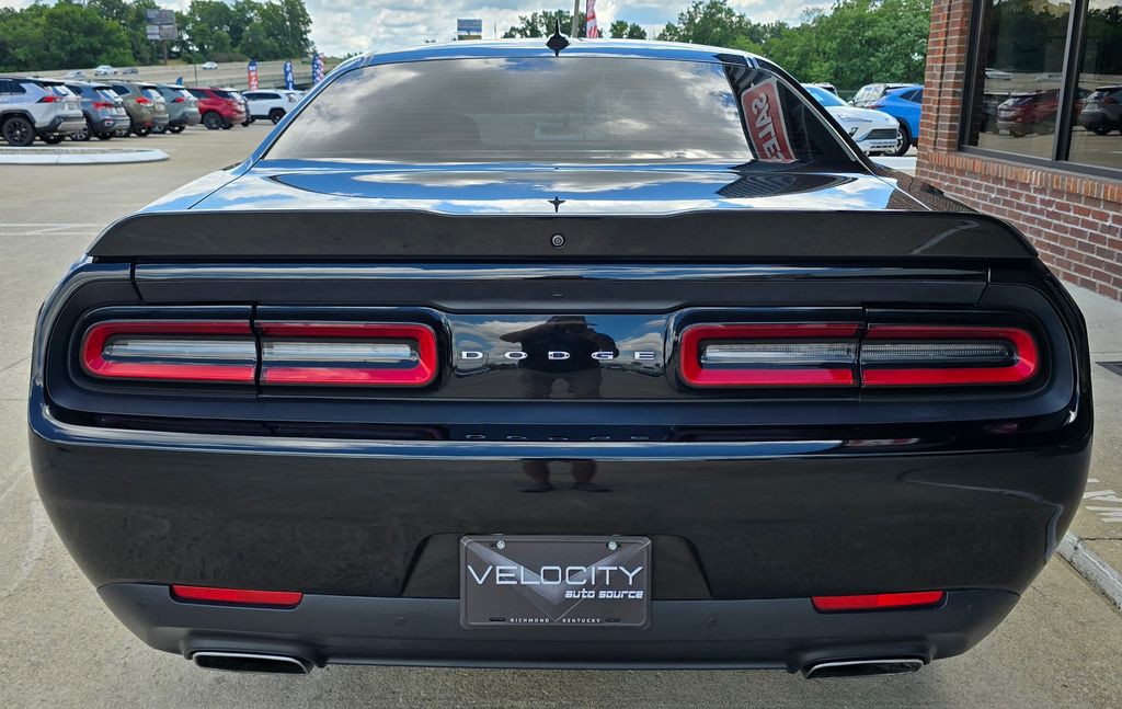 2017 Dodge Challenger Image 8