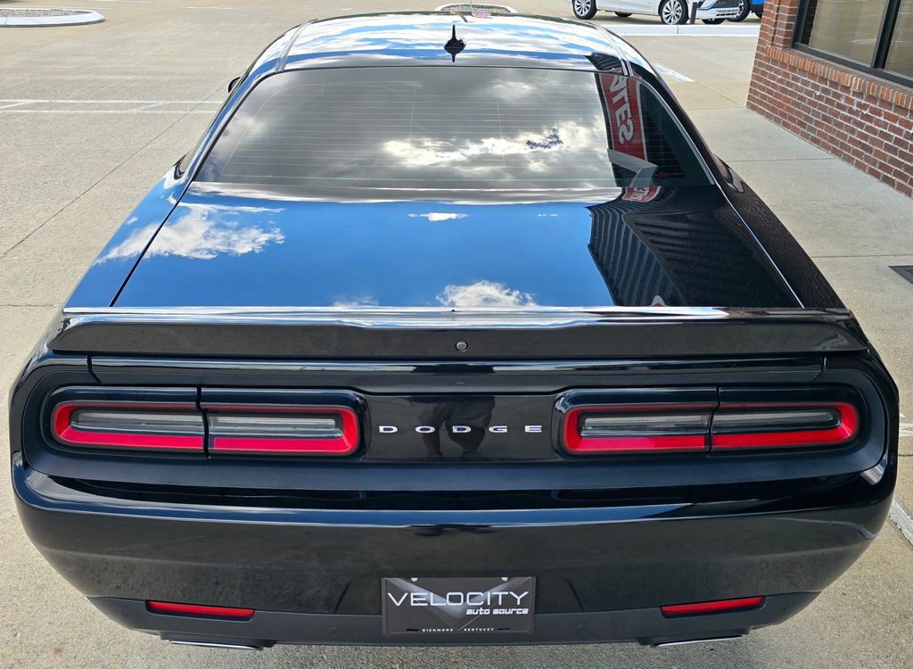 2017 Dodge Challenger Image 9