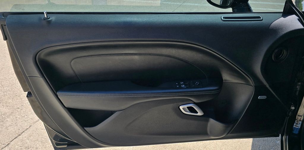 2017 Dodge Challenger Image 16