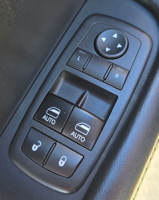 2017 Dodge Challenger Image 17