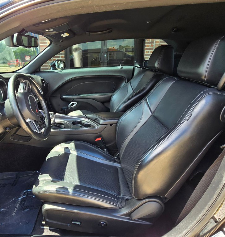 2017 Dodge Challenger Image 19