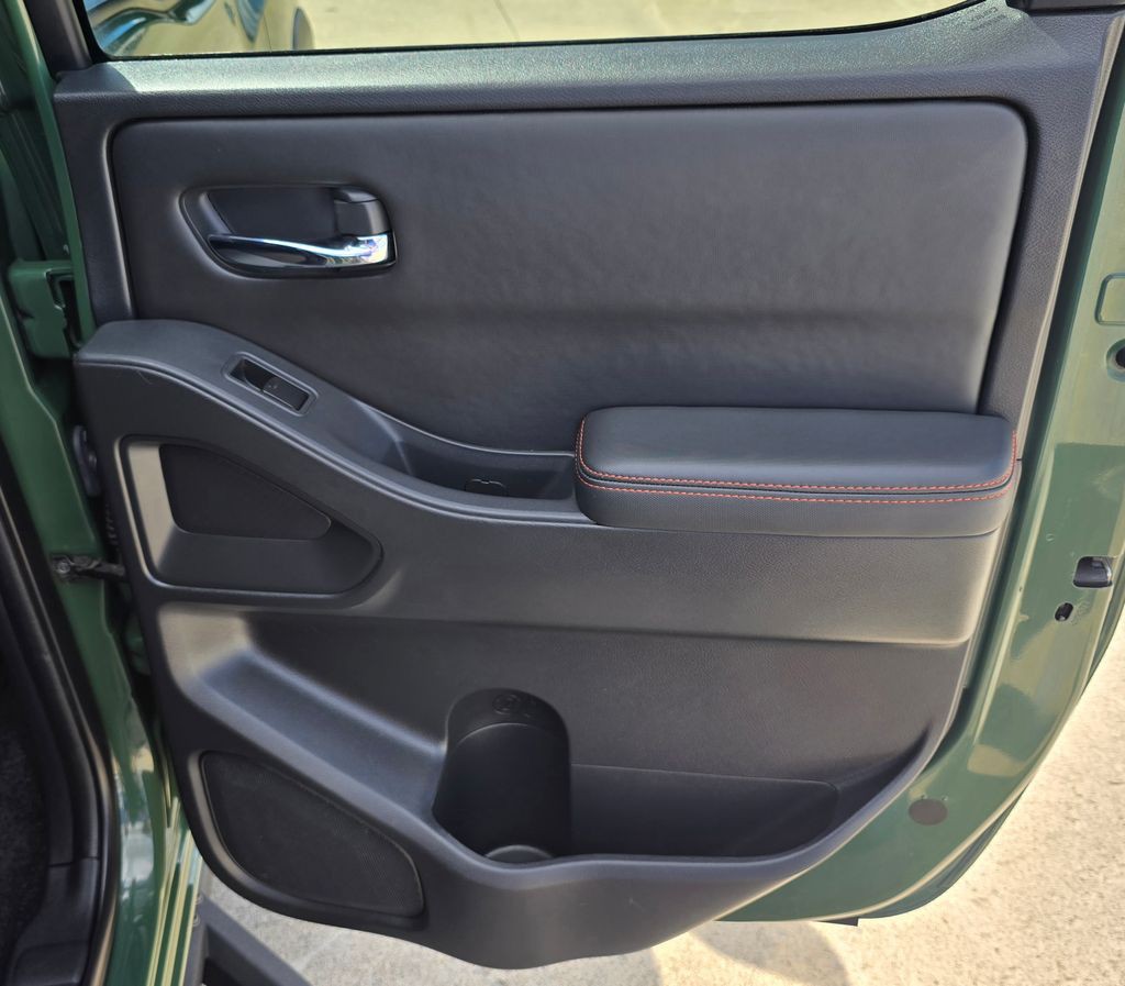 2023 Nissan Frontier Image 38