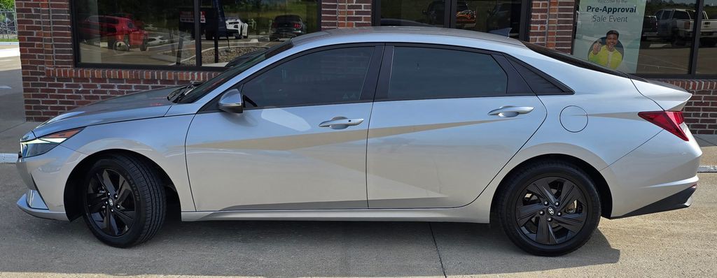 2023 Hyundai Elantra Image 4