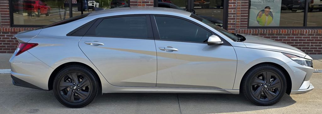 2023 Hyundai Elantra Image 5