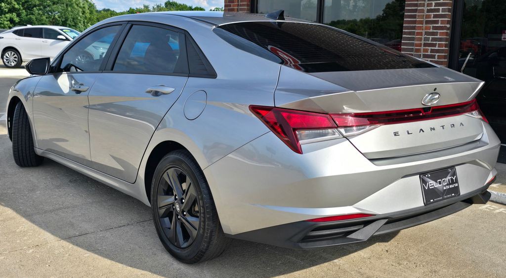 2023 Hyundai Elantra Image 6