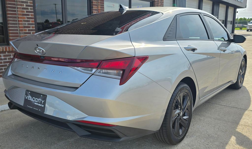 2023 Hyundai Elantra Image 7