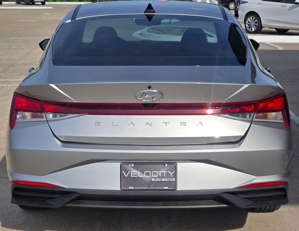2023 Hyundai Elantra Image 8
