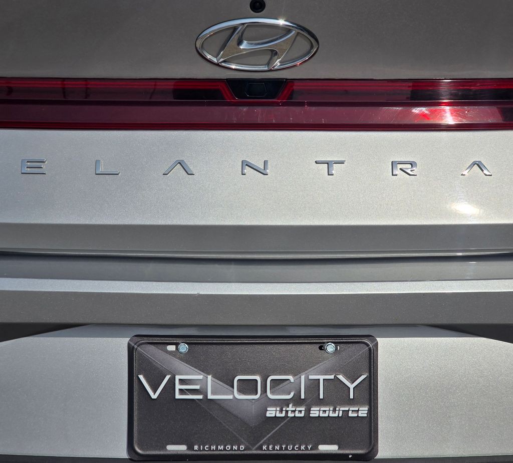 2023 Hyundai Elantra Image 9