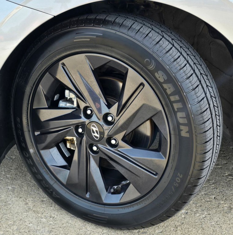 2023 Hyundai Elantra Image 11