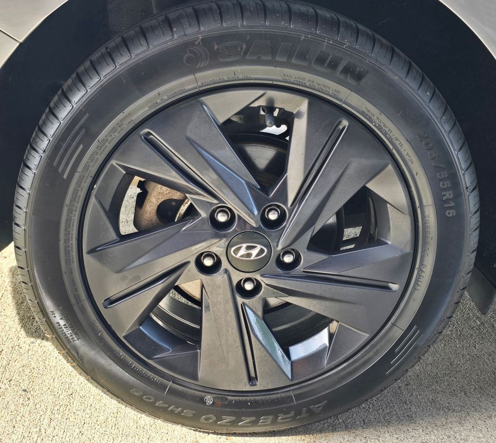 2023 Hyundai Elantra Image 13