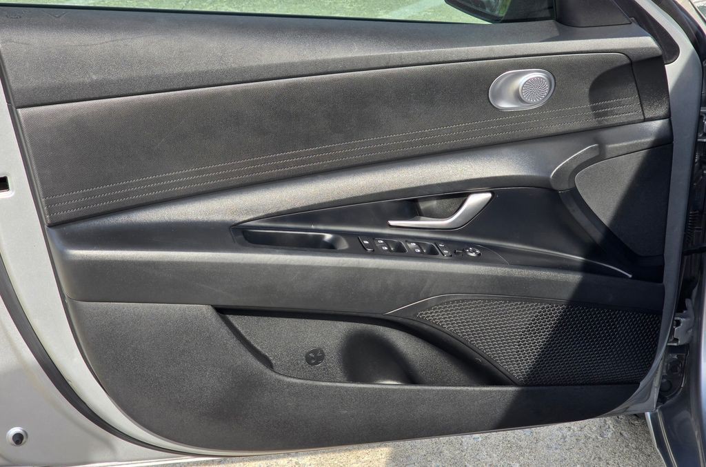 2023 Hyundai Elantra Image 15